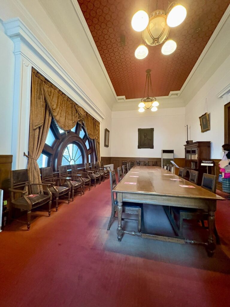 Osaka Prefectural Nakanoshima Library